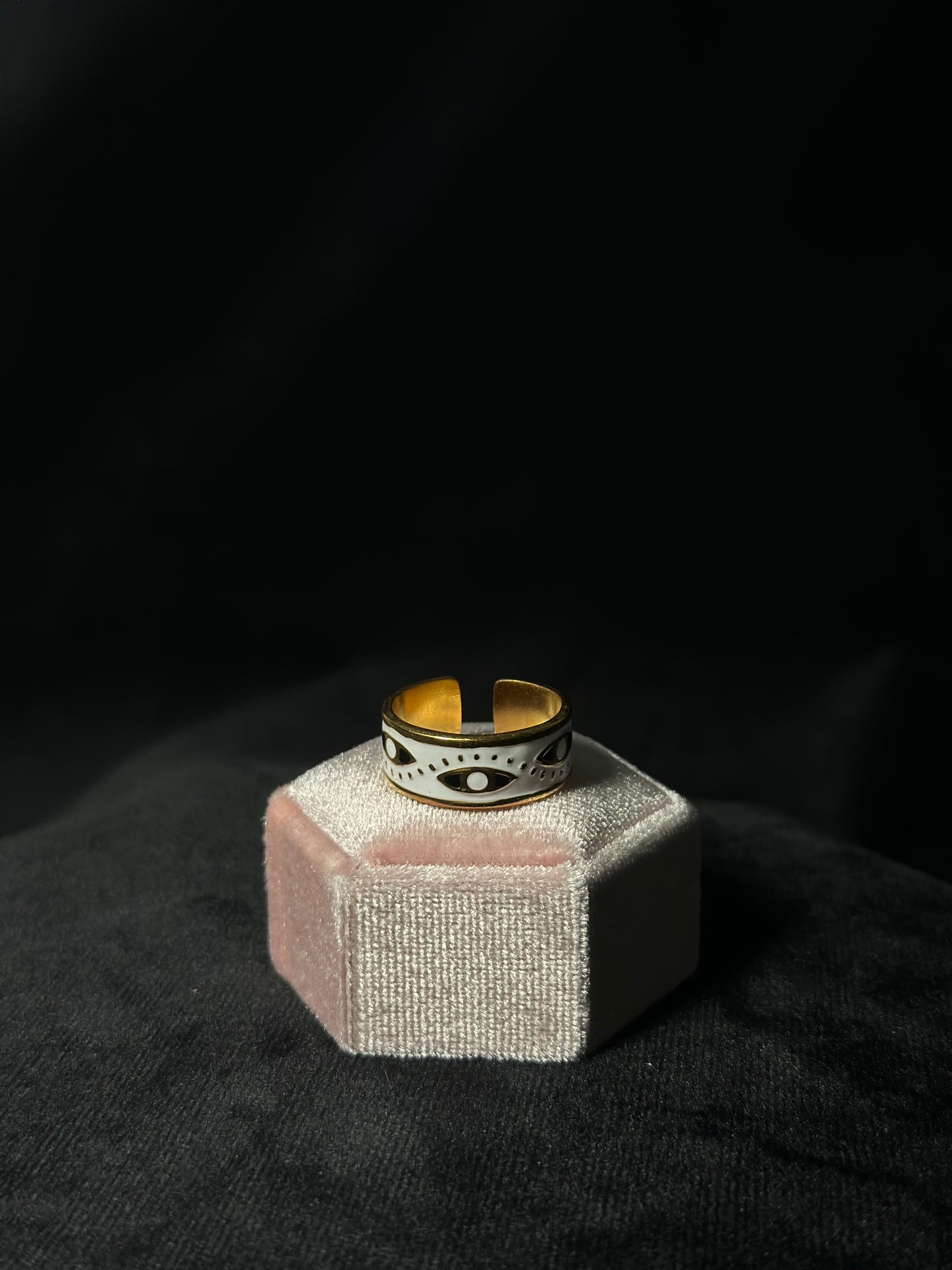 Anello occhio della vegente