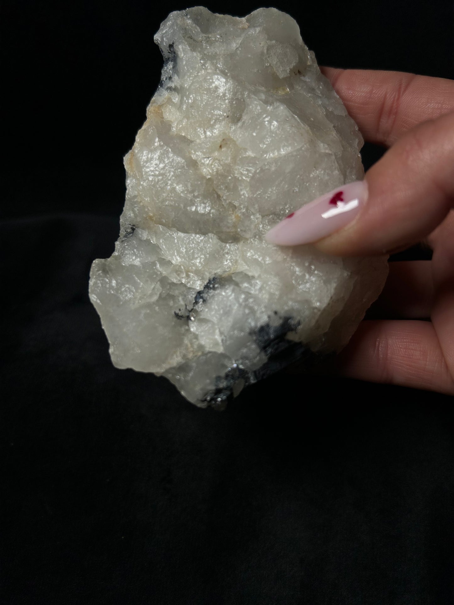 Quarzo Latteo con Inclusioni di Ematite Naturale – Pezzo Unico