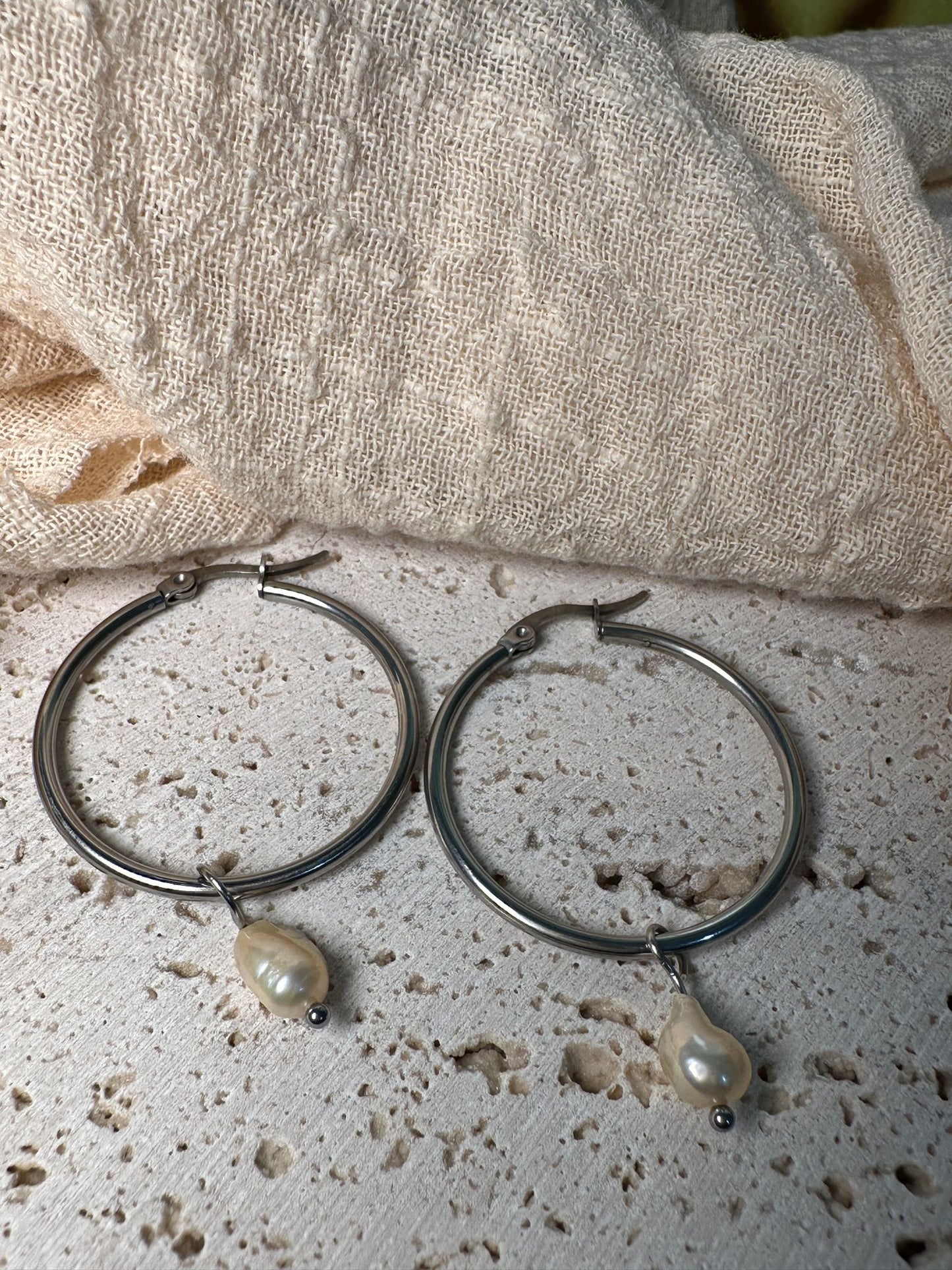 Orecchini a Cerchio con Perla d'Acqua Dolce Acciaio