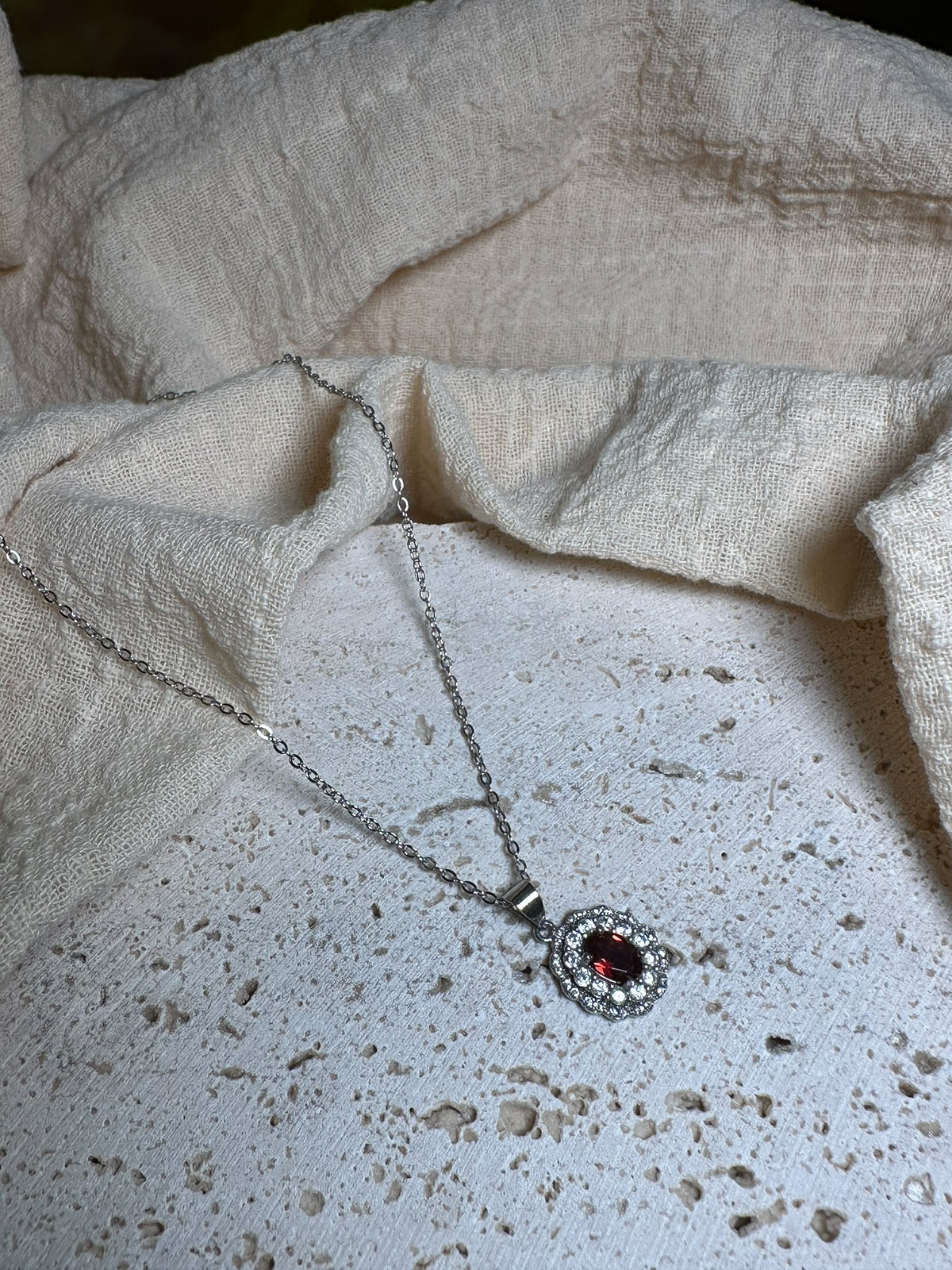Collana granato rosso | Grinta e determinazione