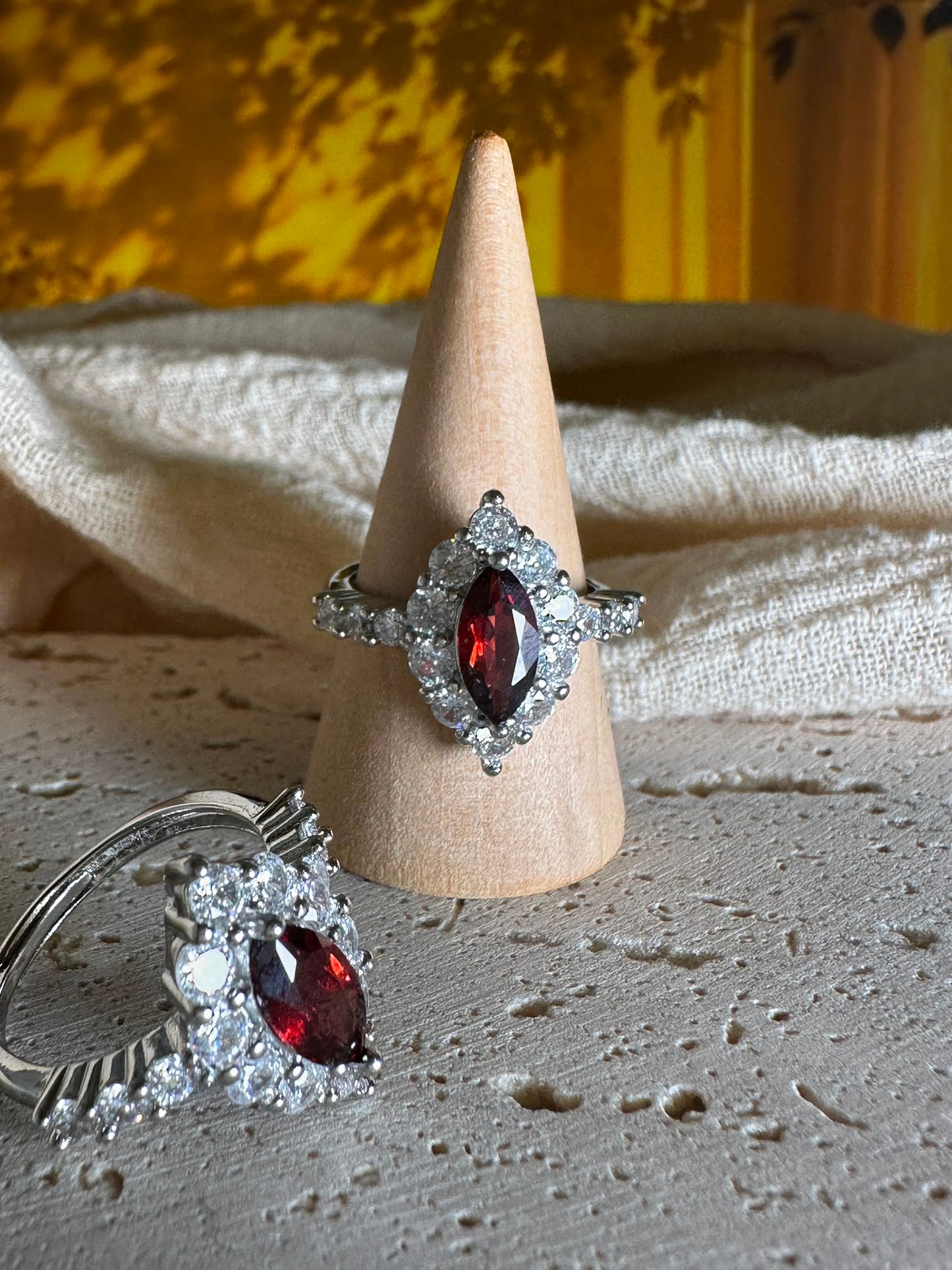 Anello Granato rosso | Margaret