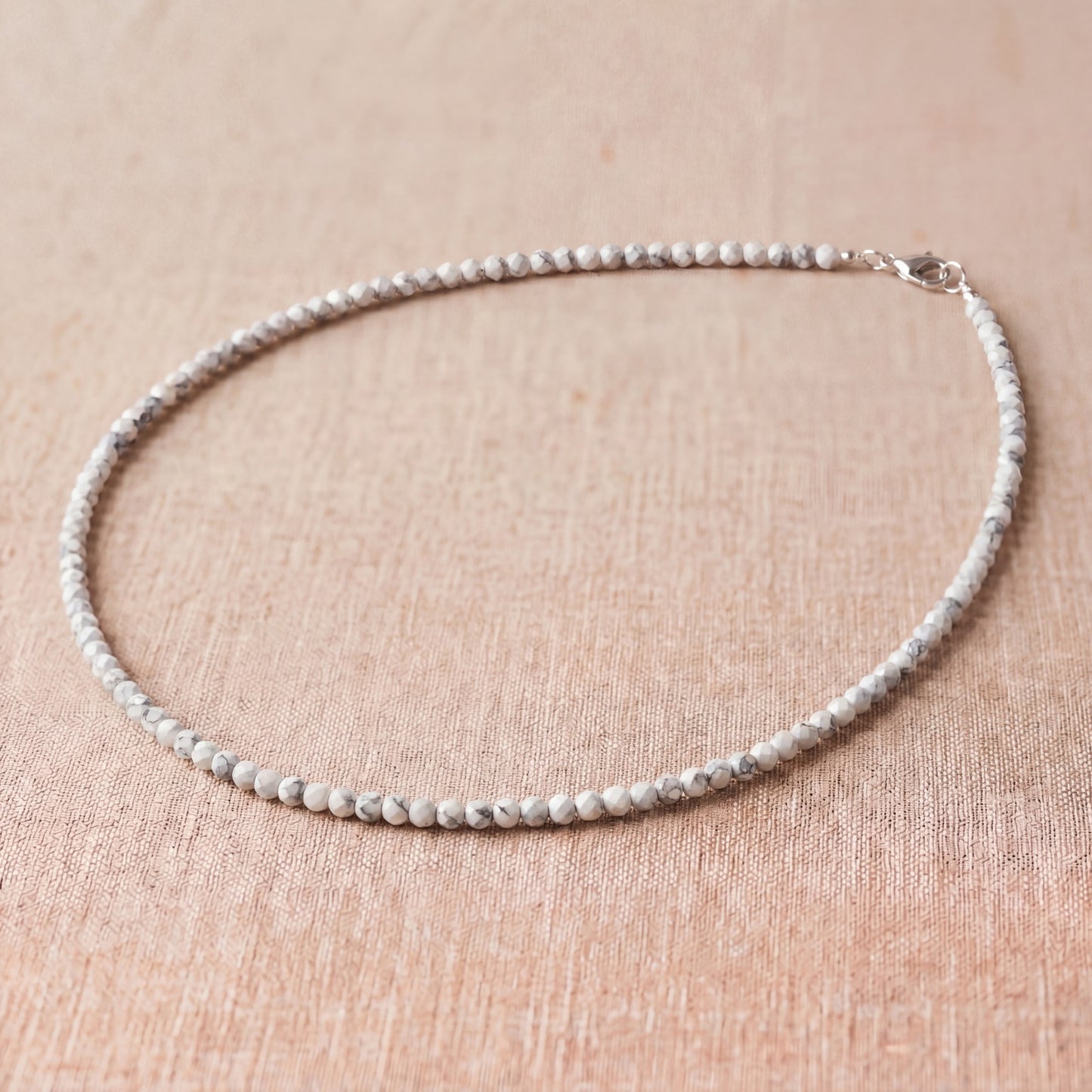 Girocollo Sfaccettato Howlite