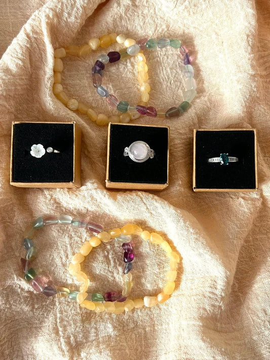 Come scegliere il bracciale o l'anello in pietra naturale giusto per te?