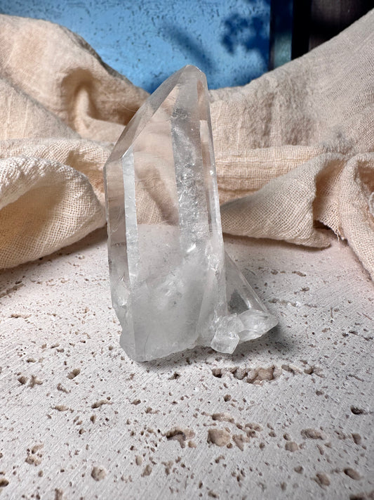 Punta di Quarzo ialino con cristalli secondari (Pezzo unico)