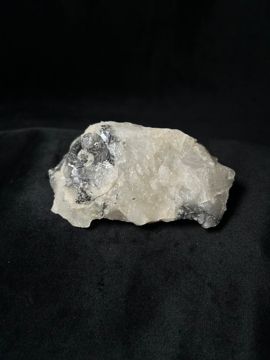 Quarzo Latteo con Inclusioni di Ematite Naturale – Pezzo Unico