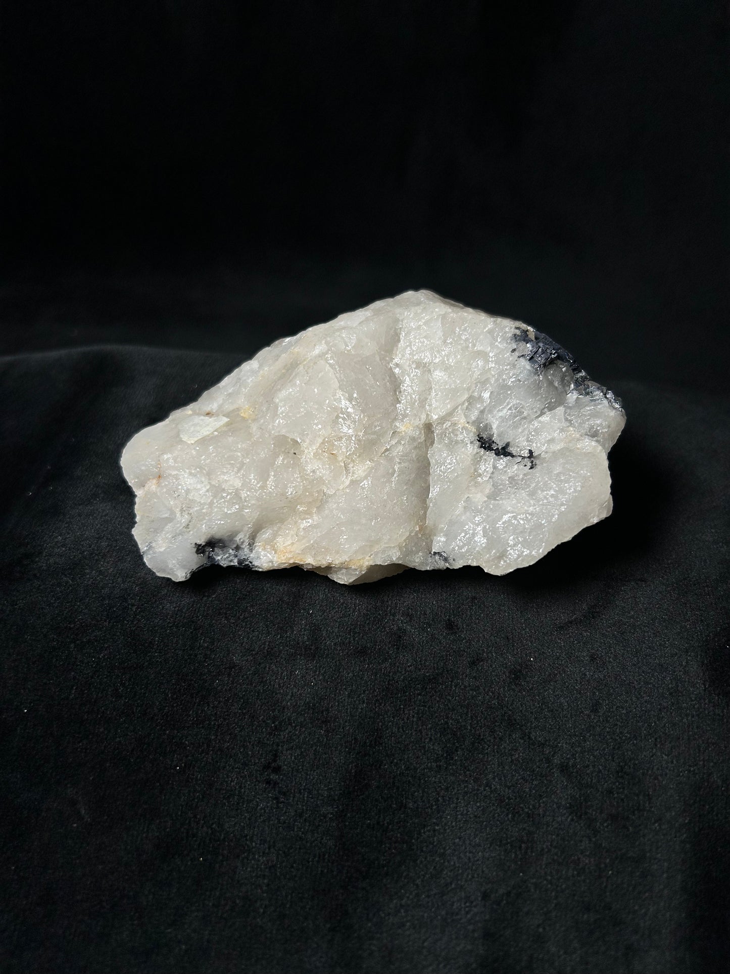 Quarzo Latteo con Inclusioni di Ematite Naturale – Pezzo Unico
