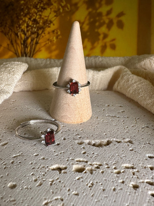Anello Granato rosso | Grinta e determinazione | Argento925