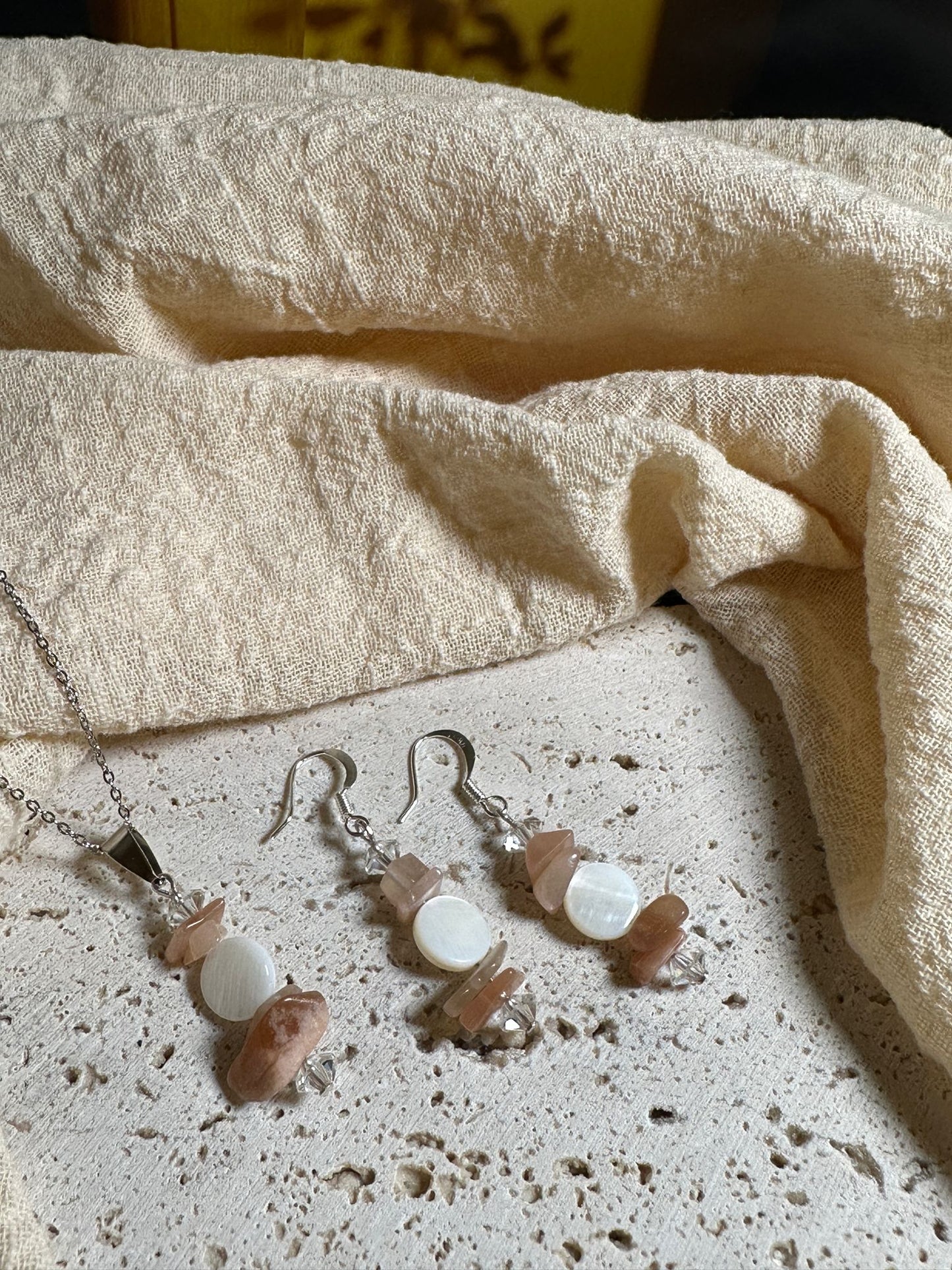 Set Pietra di Luna Pesca e Conchiglia Bianca | Armonia e Dolcezza