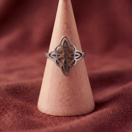 Anello Nodo della Strega – Simbolo di Protezione