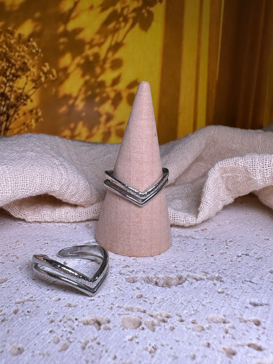 Anello Chevron – Eleganza Essenziale | Acciaio