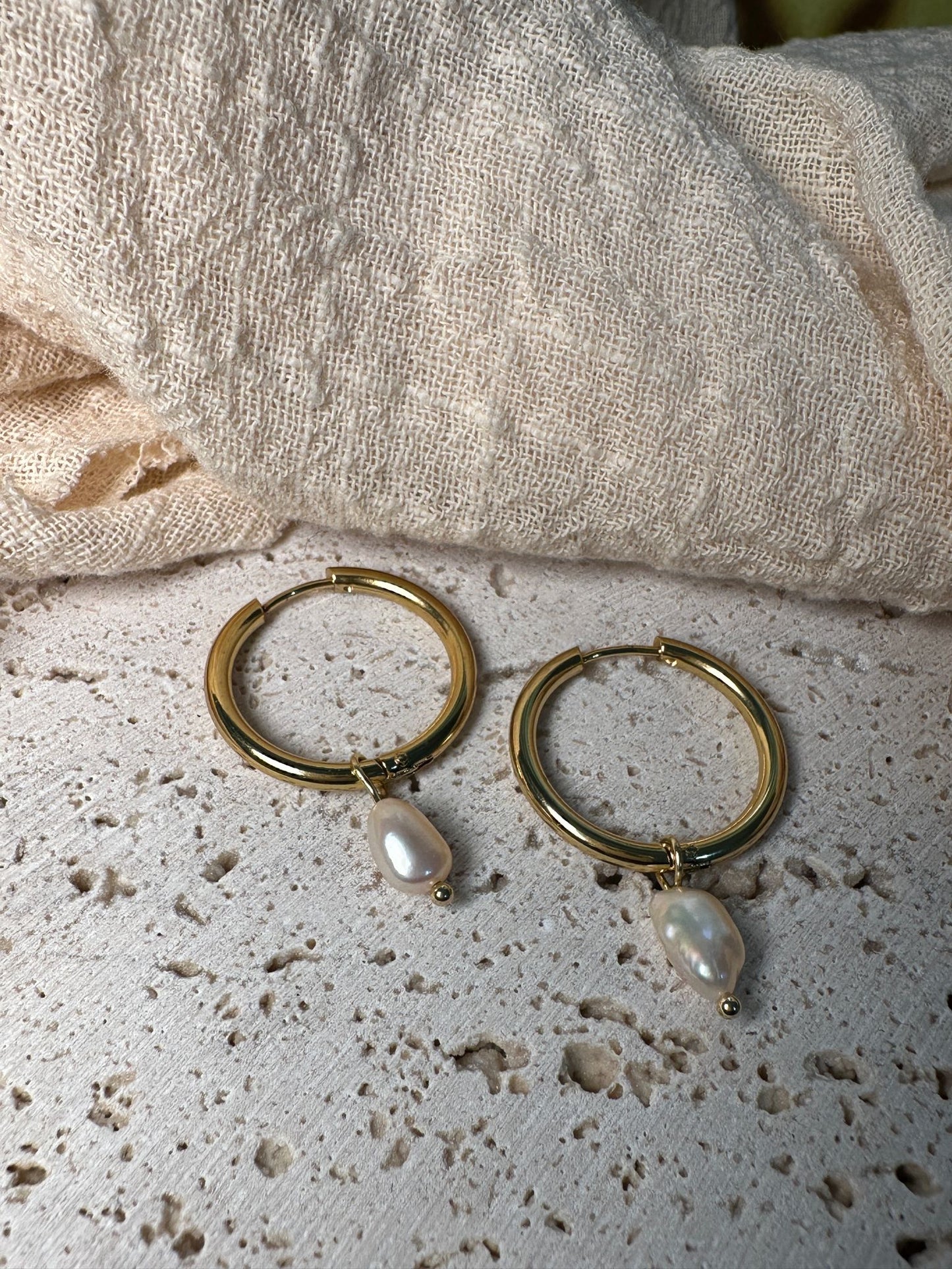 Orecchini a Cerchio con Perla d'Acqua Dolce (Acciaio gold)
