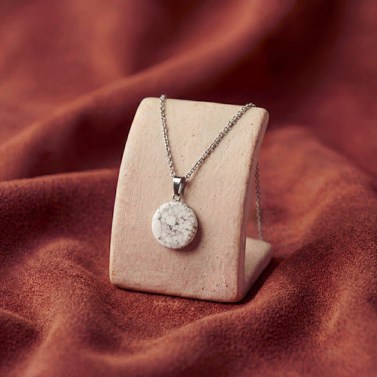 Collana luna piena Howlite (Acciaio)