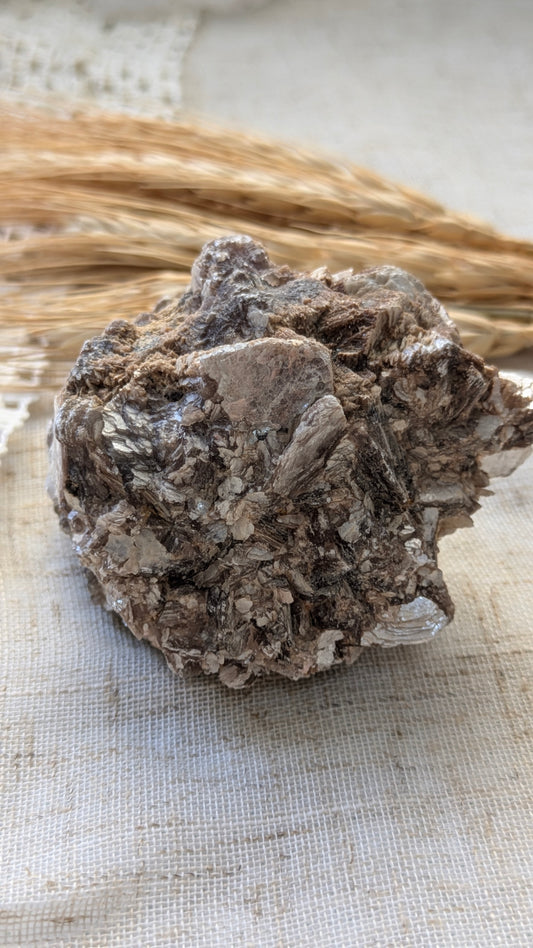 Lepidolite mica Grezza